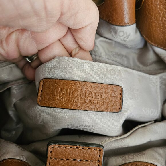 Michael Kors Tan Drawstring Tassel Jet Set Shoulder Bag - Picture 7 of 8